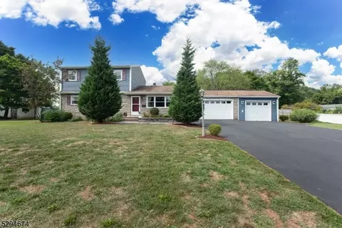 100 Meadowbrook Dr, Hillsborough, NJ 08844