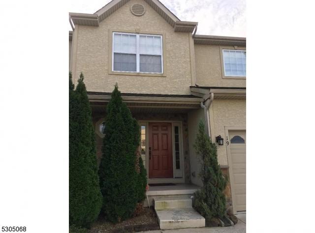 19 Glacier Dr, Berlin, NJ 08009