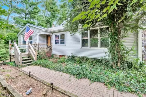 122 Featherbed Ln, Flemington, NJ 08822