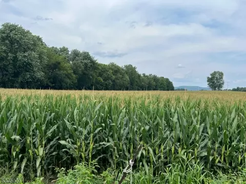 950 Brass Castle Rd, White Twp, NJ 07823