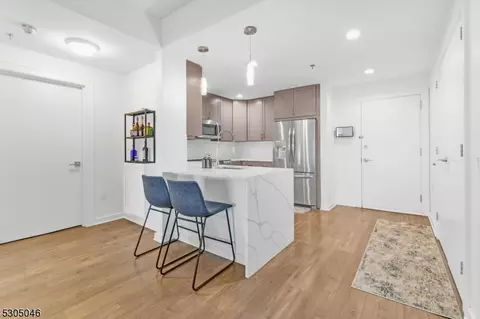 1 Carriage City Plz #1016, Rahway, NJ 07065