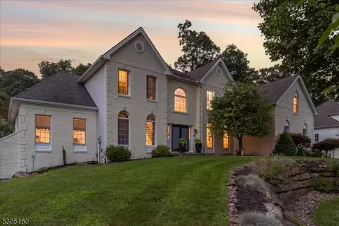 6 Corrine Ct, Washington Twp, NJ 07853