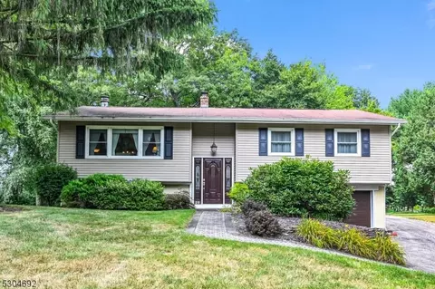 10 Foxhill Ln, Ringwood, NJ 07456