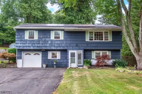 3 Brookside Dr, Mount Olive, NJ 07828