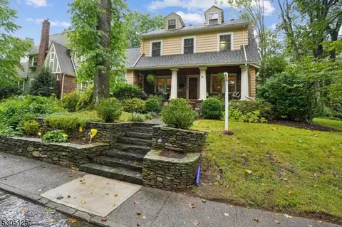 13 Owen Dr, Maplewood, NJ 07040