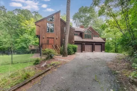 31 Hemlock Ave, Newton, NJ 07860