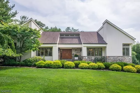 2 Vale Pl, Caldwell, NJ 07006