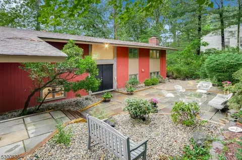 1060 Summit Ln, Mountainside, NJ 07092