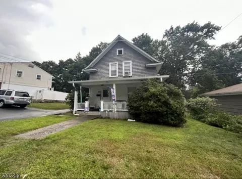 27 Kearney St, Dover, NJ 07801