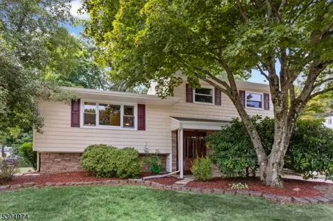 6 Saint Marys Dr, Roxbury Twp, NJ 07876