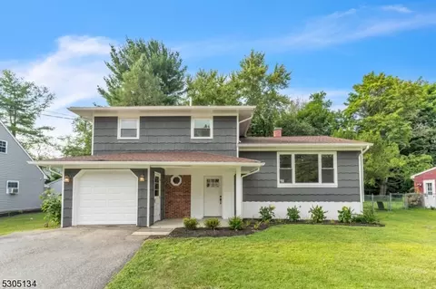 19 Deerfield Pl, Mount Olive, NJ 07836