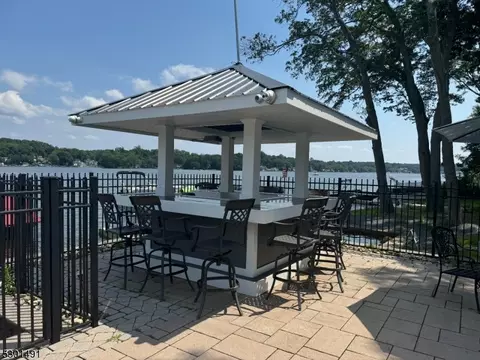 28 Mason St, Jefferson, NJ 07849