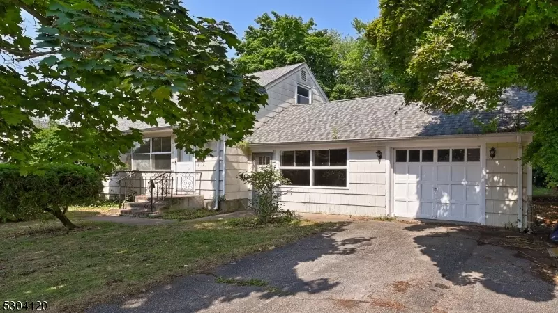  7 White Oak Ln, Wayne, NJ 07470 photo 2