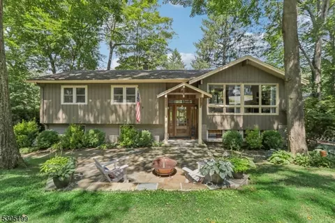 55 Woodland Rd, Ringwood, NJ 07456