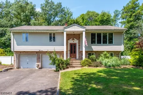 7 Country Ln, Hillsdale, NJ 07642