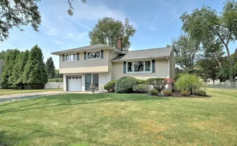 25 Everett Pl, Wayne, NJ 07470