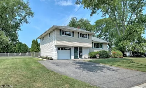25 Everett Pl, Wayne, NJ 07470 photo 2
