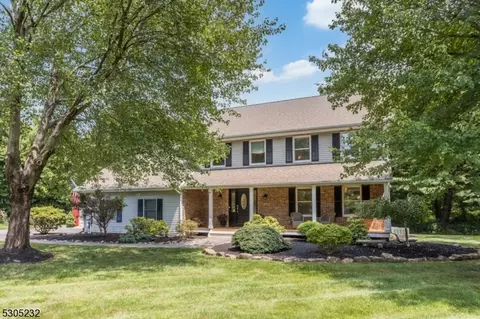 16 Carey Rd, Roxbury Twp, NJ 07876
