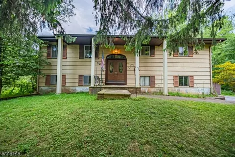125 Lurline Dr, Basking Ridge, NJ 07920