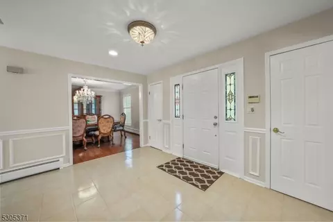 214 Webster Dr, Wayne, NJ 07470 photo 4