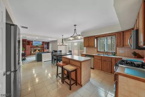 214 Webster Dr, Wayne, NJ 07470 photo 8