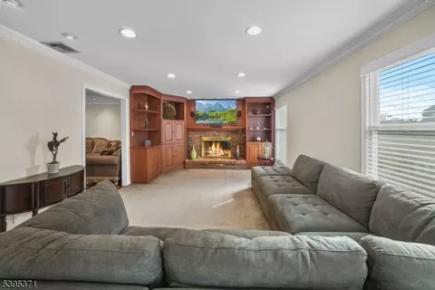 214 Webster Dr, Wayne, NJ 07470 photo 5