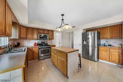 214 Webster Dr, Wayne, NJ 07470 photo 9