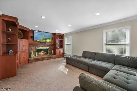 214 Webster Dr, Wayne, NJ 07470 photo 6