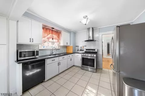 282 Phillips Ter, Union, NJ 07083 photo 9