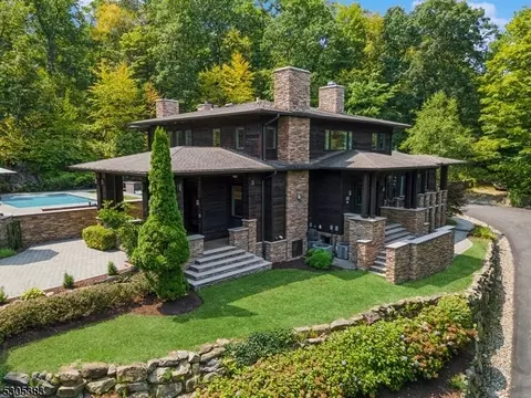 16 Forge Rd, Kinnelon, NJ 07405