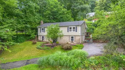 39 Brooklyn Stanhope Rd, Stanhope, NJ 07874