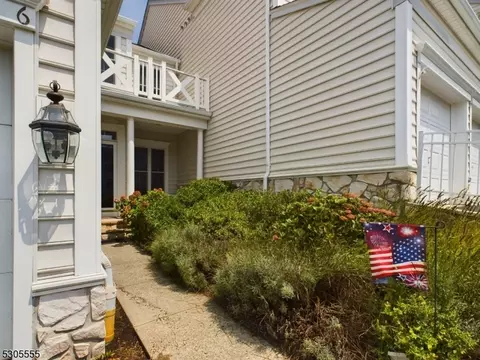 6 Generals Ln, Totowa, NJ 07512