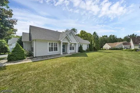 30 Victoria Dr, Belvidere, NJ 07823