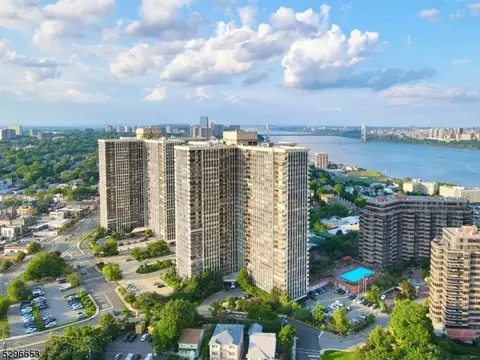 200 Winston Dr #2617, Cliffside Park, NJ 07010
