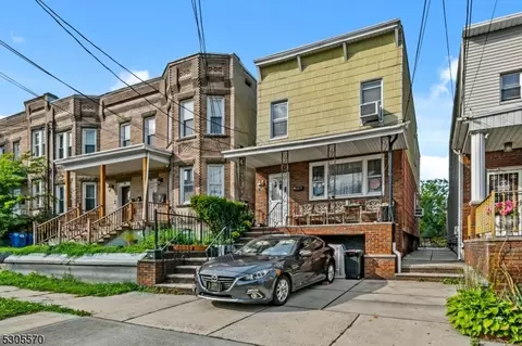 31 W 47th St, Bayonne, NJ 07002