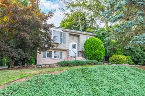 33 Post Brook Rd, West Milford, NJ 07480