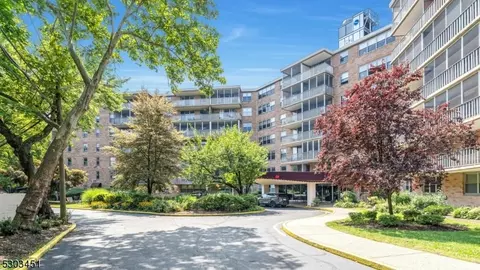 530 Valley Rd #1T, Montclair, NJ 07043