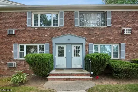 17 Wedgewood Dr #82, Verona, NJ 07044
