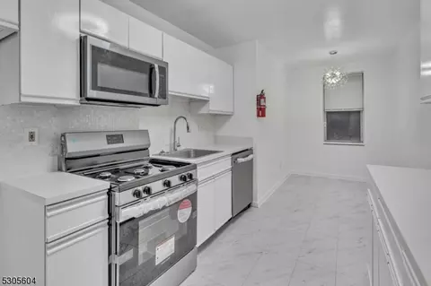 19-31 Lyons Ave #207, Newark, NJ 07112