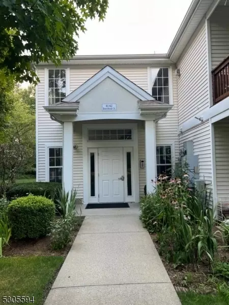 818 Honeybrook Cir #818, Stewartsville, NJ 08886
