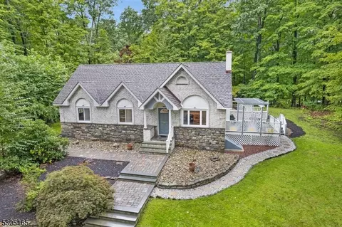 63 Tall Oaks Dr, Newton, NJ 07860