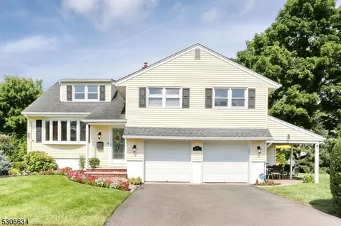 521 Amsterdam Ave, Ridgewood, NJ 07450