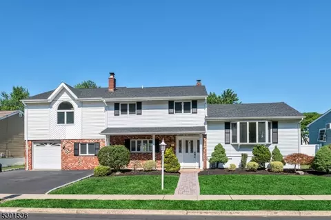 214 Winifred Dr, Totowa, NJ 07512