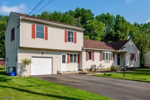 7 Big Piece Rd, Fairfield, NJ 07004