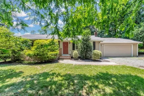 11 Hoffman Dr, Califon, NJ 07830