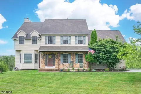 19 Dana Dr, Lafayette, NJ 07848