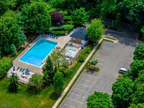 205 Windsong, East Brunswick, NJ 08816