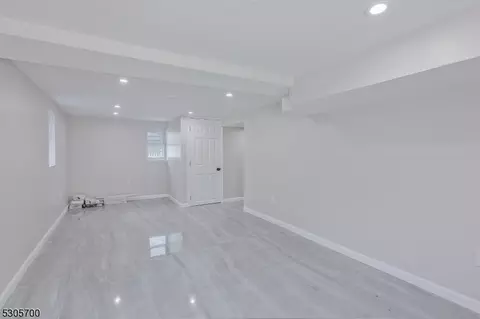 83 Woodward Ave, Bloomingdale, NJ 07403