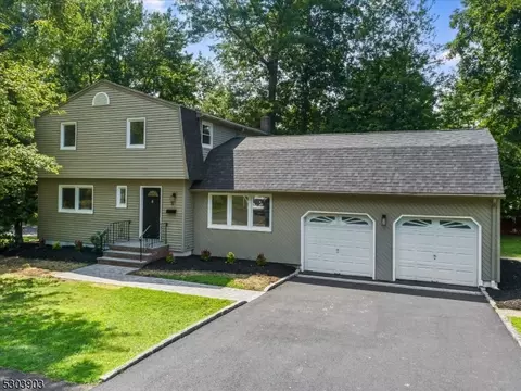 6 Trombley Dr, Livingston, NJ 07039
