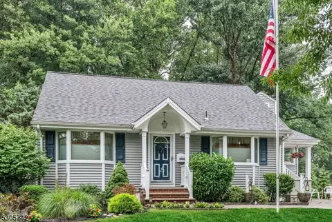 684 Ellington Rd, Ridgewood, NJ 07450